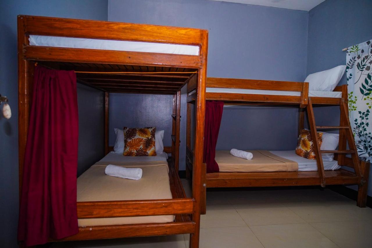Amparo'S Tourist Inn - Coron Exterior photo