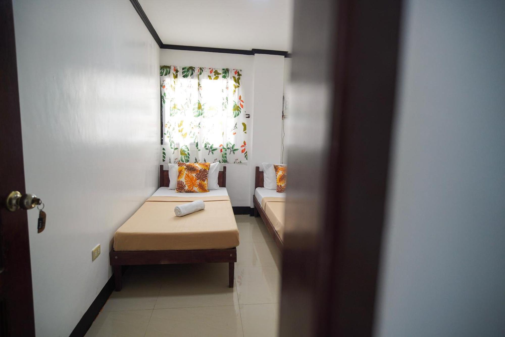 Amparo'S Tourist Inn - Coron Exterior photo