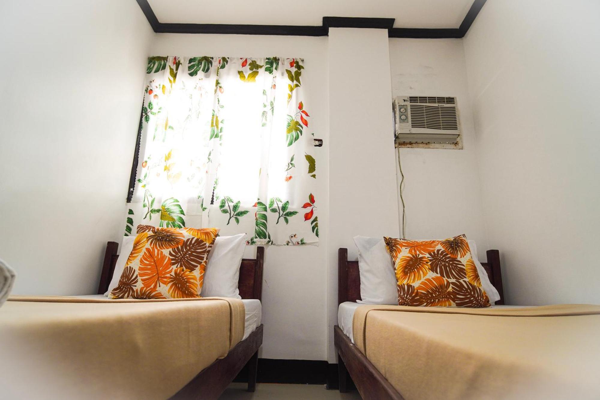 Amparo'S Tourist Inn - Coron Exterior photo