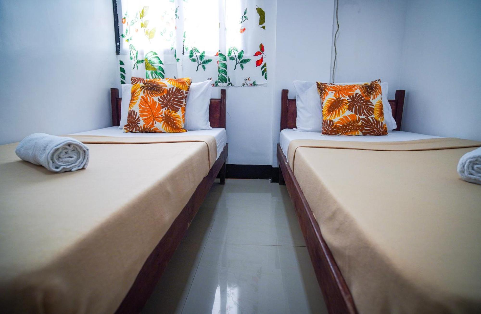 Amparo'S Tourist Inn - Coron Exterior photo