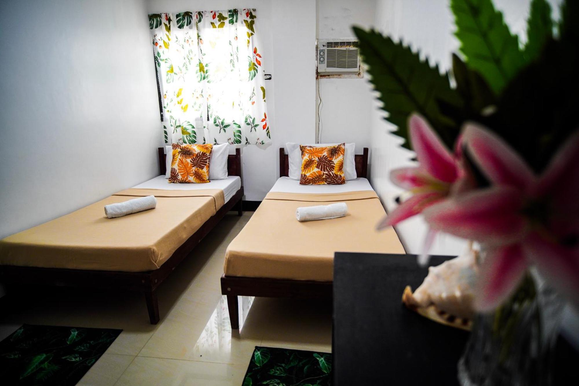 Amparo'S Tourist Inn - Coron Exterior photo