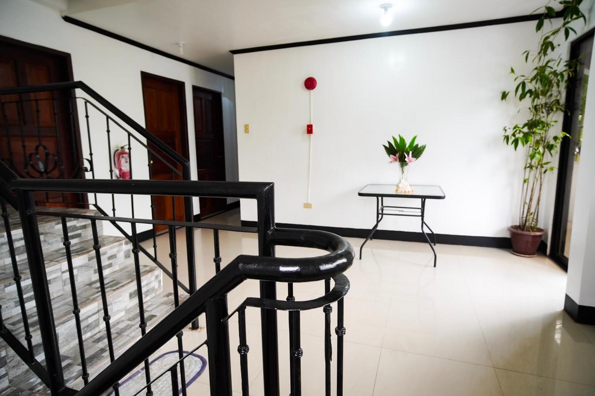 Amparo'S Tourist Inn - Coron Exterior photo